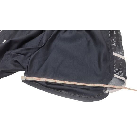 Women's Under Armour Play Up Loose Running Shorts XS Black Gray Print EUC - Picture 10 of 10